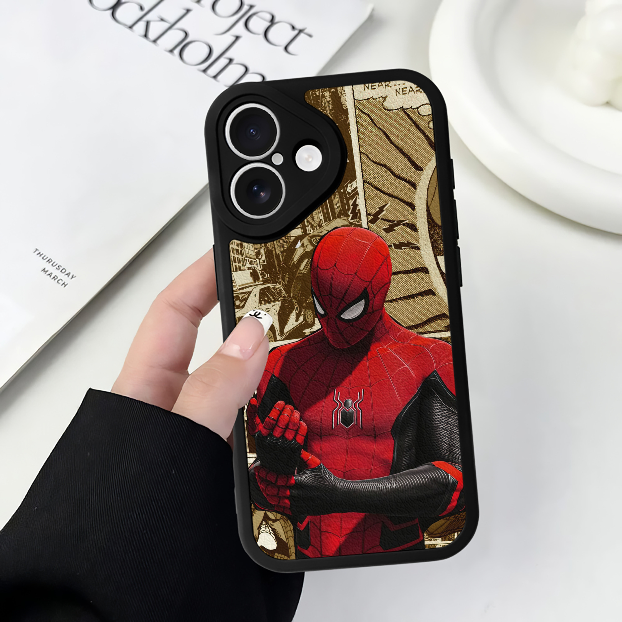 （画像用） Spider Man スパイダーマン 【iPhone 16シリーズ対応】シリコンスマホケース（レザー調） 材質：シリコン
